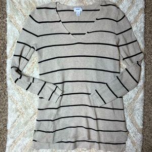 Old Navy V-Neck Sweater Size M